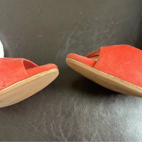 100% Authentic Miu Miu Coral Ankle Strap w Gold Heel Size 6.5 - Picture 10 of 12